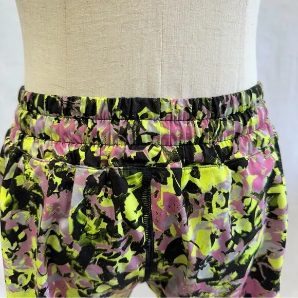 Lululemon Hotty Hot Low Rise Short Inflected Highlight Yellow Multi/Black Size 6