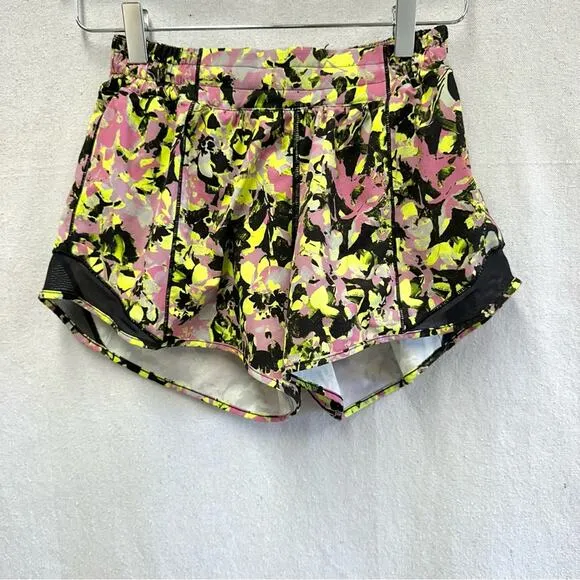 Lululemon Hotty Hot Low Rise Short Inflected Highlight Yellow Multi/Black Size 6
