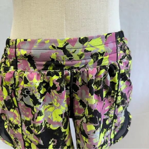 Lululemon Hotty Hot Low Rise Short Inflected Highlight Yellow Multi/Black Size 6