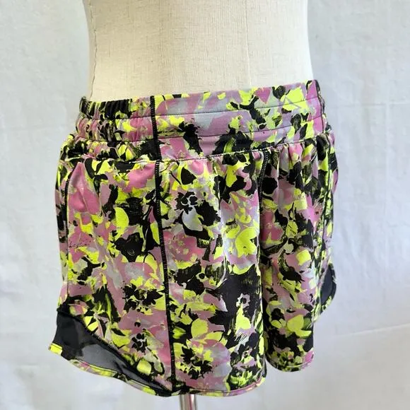 Lululemon Hotty Hot Low Rise Short Inflected Highlight Yellow Multi/Black Size 6