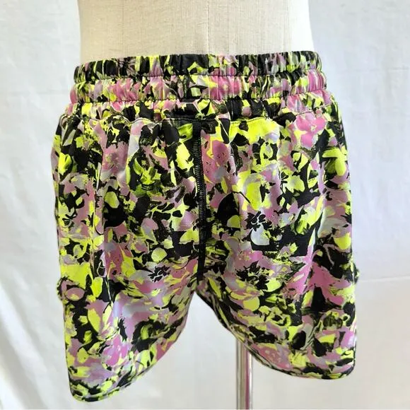 Lululemon Hotty Hot Low Rise Short Inflected Highlight Yellow Multi/Black Size 6