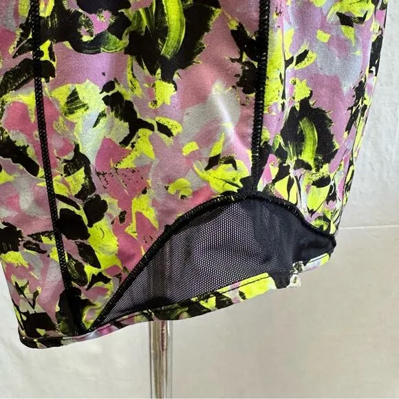 Lululemon Hotty Hot Low Rise Short Inflected Highlight Yellow Multi/Black Size 6