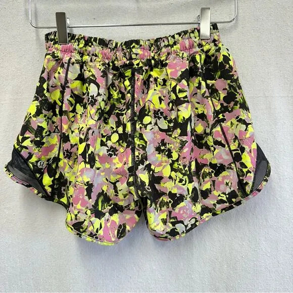 Lululemon Hotty Hot Low Rise Short Inflected Highlight Yellow Multi/Black Size 6