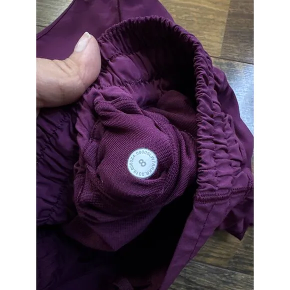 Lululemon Hotty Hot Short II 2.5&quot; Marvel Size 8