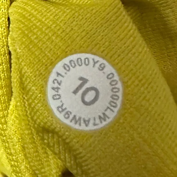 Lululemon Hotty Hot Short II *2.5&quot; Soleil Yellow Size 10 Classic Gym Athletic