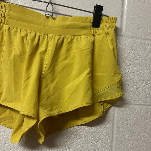Lululemon Hotty Hot Short II *2.5&quot; Soleil Yellow Size 10 Classic Gym Athletic