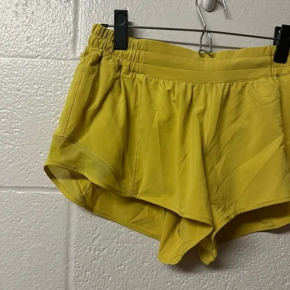 Lululemon Hotty Hot Short II *2.5&quot; Soleil Yellow Size 10 Classic Gym Athletic