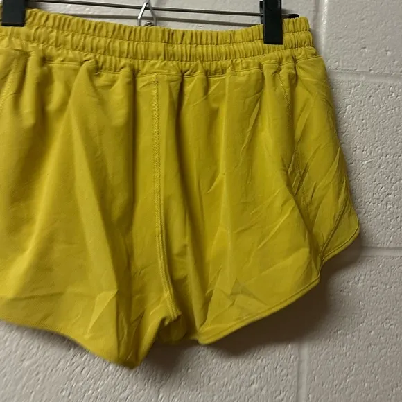 Lululemon Hotty Hot Short II *2.5&quot; Soleil Yellow Size 10 Classic Gym Athletic