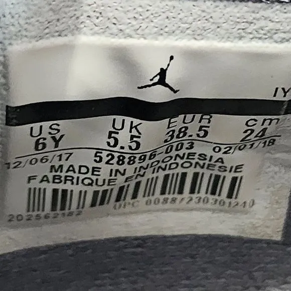 Nike Air Jordan 11 XI Retro Low Cool‎ Wolf Gray Shoes 528896-003 Youth Size 6Y
