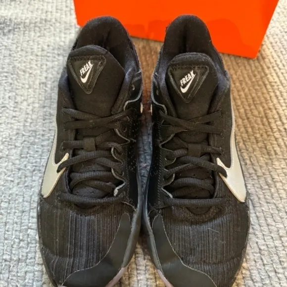 Nike Zoom Freak 2 Youth Size 4Y Black Running Shoes