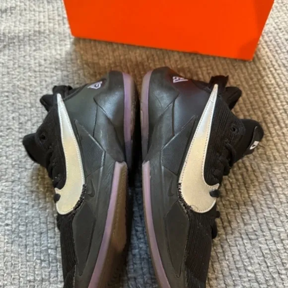 Nike Zoom Freak 2 Youth Size 4Y Black Running Shoes