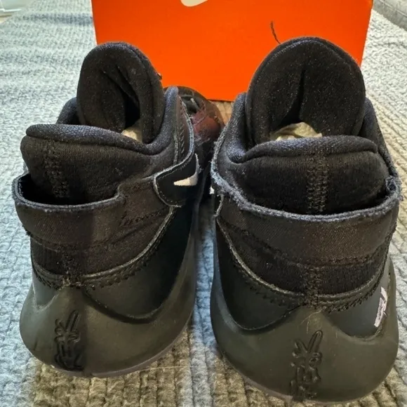 Nike Zoom Freak 2 Youth Size 4Y Black Running Shoes