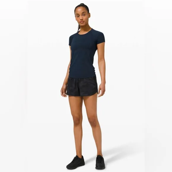 NWOT Lululemon Hotty Hot Short II *2.5&quot; Heritage 365 Camo Deep Coal Multi
