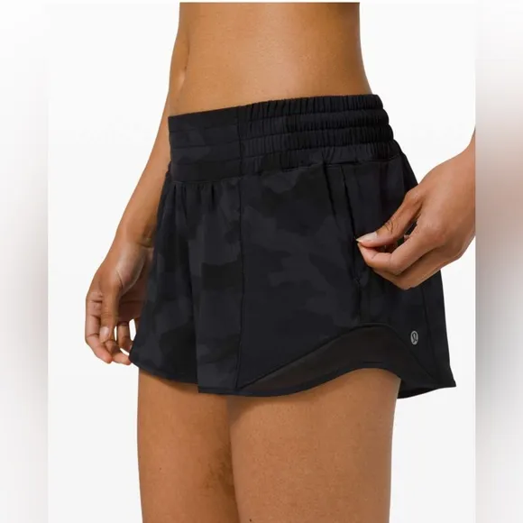 NWOT Lululemon Hotty Hot Short II *2.5&quot; Heritage 365 Camo Deep Coal Multi