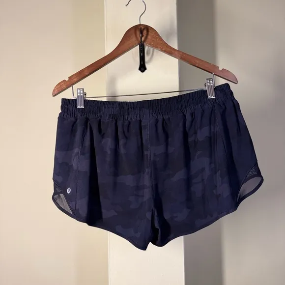 NWOT Lululemon Hotty Hot Short II *2.5&quot; Heritage 365 Camo Deep Coal Multi