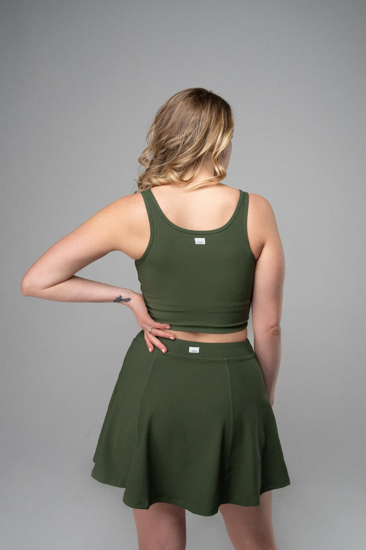 radiant ribbed built-in crop tank