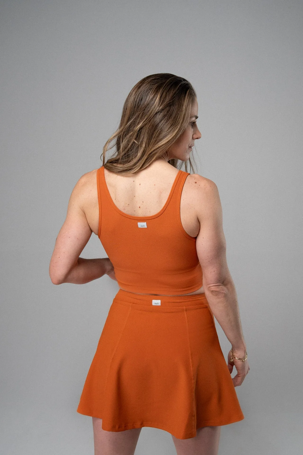 radiant ribbed built-in crop tank