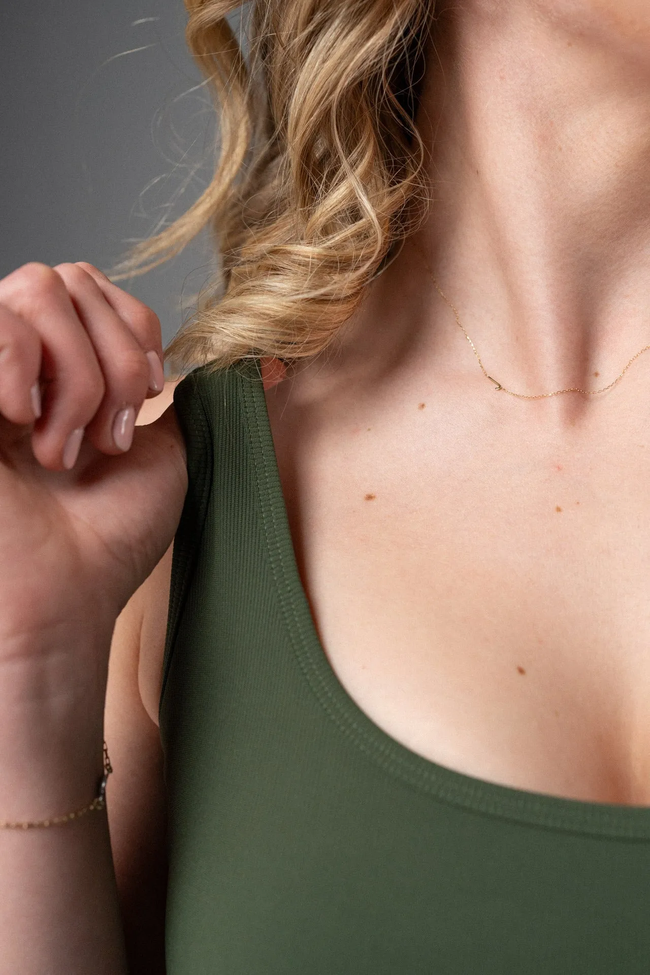 radiant ribbed built-in crop tank