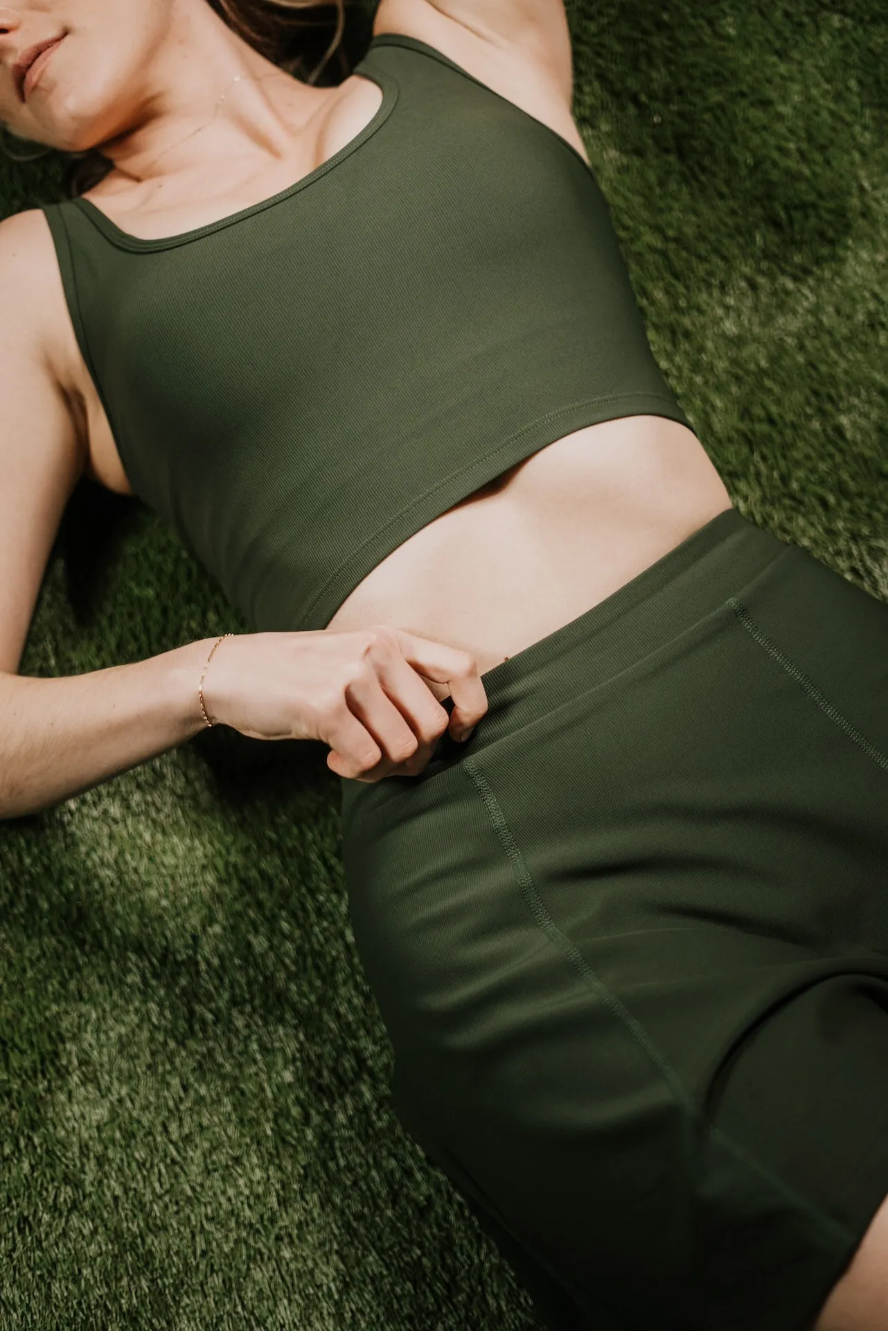radiant ribbed built-in crop tank