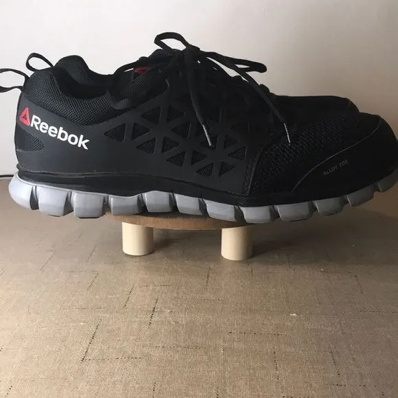 Reebok Men’s 11.5W Shoes - Alloy Toe, Oil Resisting, Slip Resisting