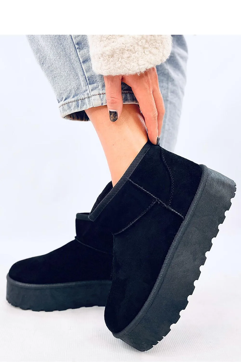 Snow boots