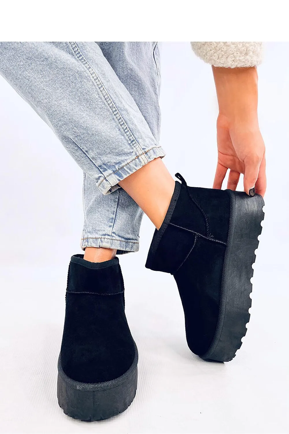 Snow boots