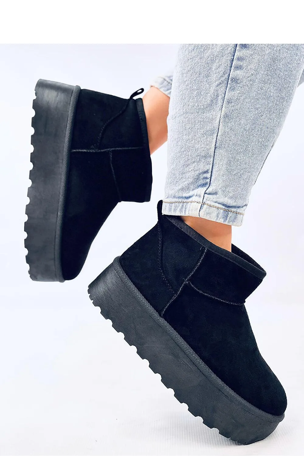 Snow boots