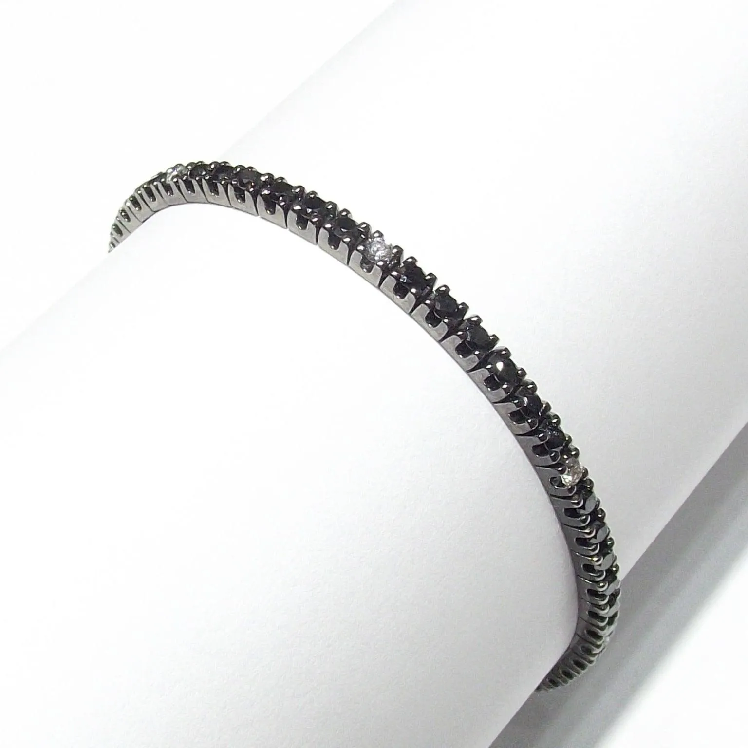 World Diamond Group Gold Tennis Bracelet 18kt Finish Ruttenio Black Diamonds 0.34ct Color G Puree VS and Black Diamonds 2.07ct 0200BR