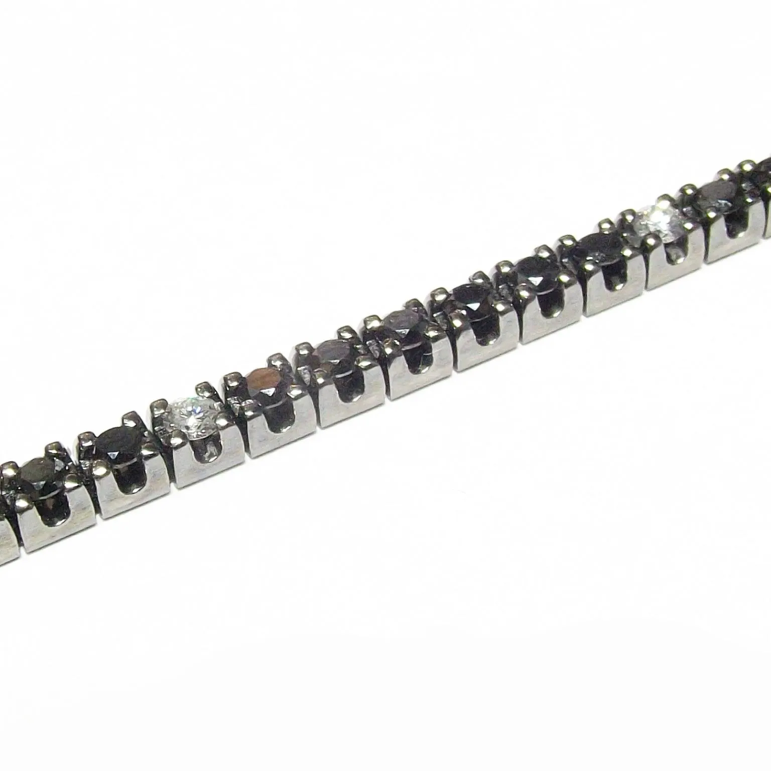 World Diamond Group Gold Tennis Bracelet 18kt Finish Ruttenio Black Diamonds 0.34ct Color G Puree VS and Black Diamonds 2.07ct 0200BR